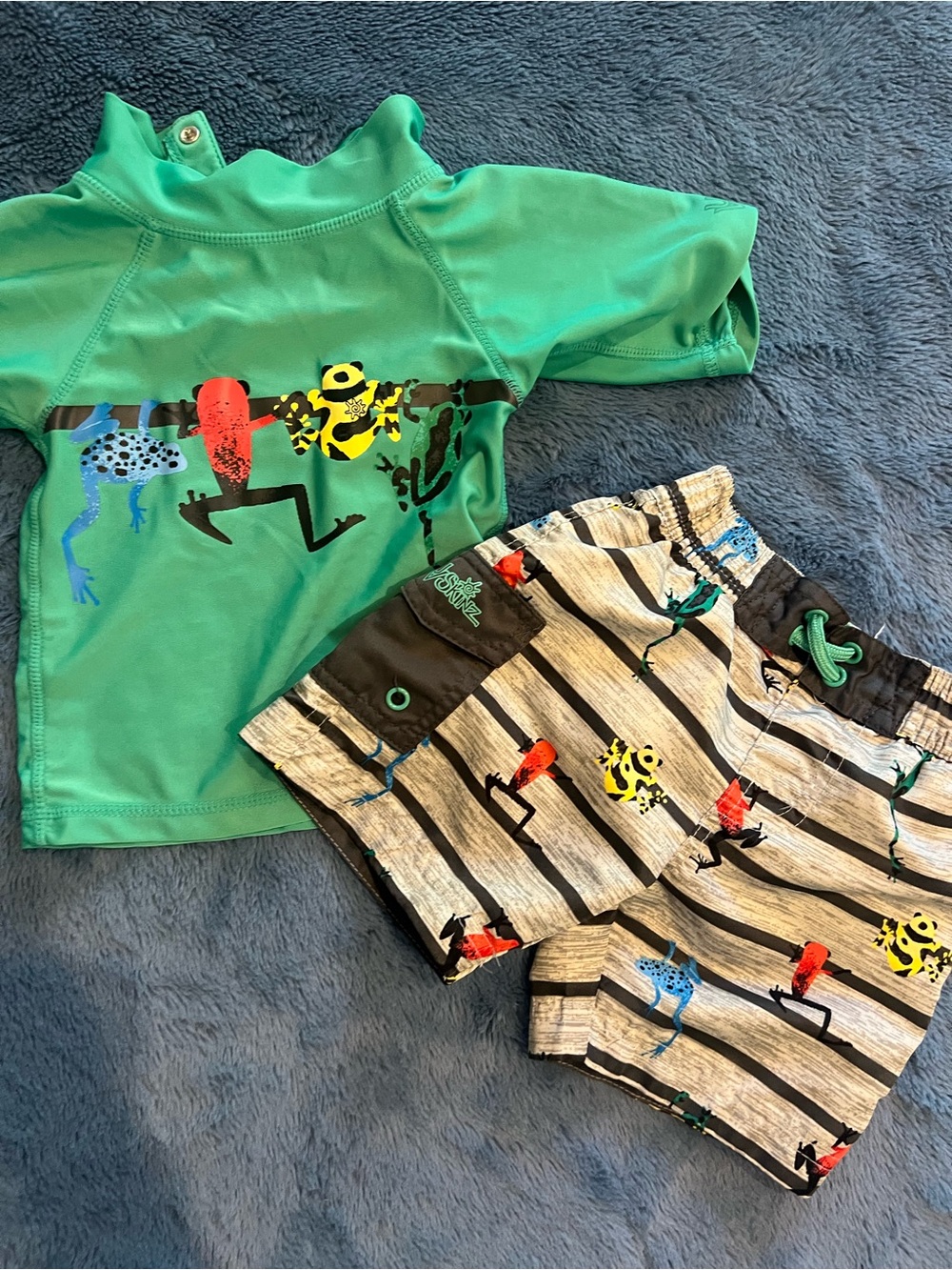 UV Skinz 18m Frog Graphic Rash Guard & Striped Swim Trunks Set